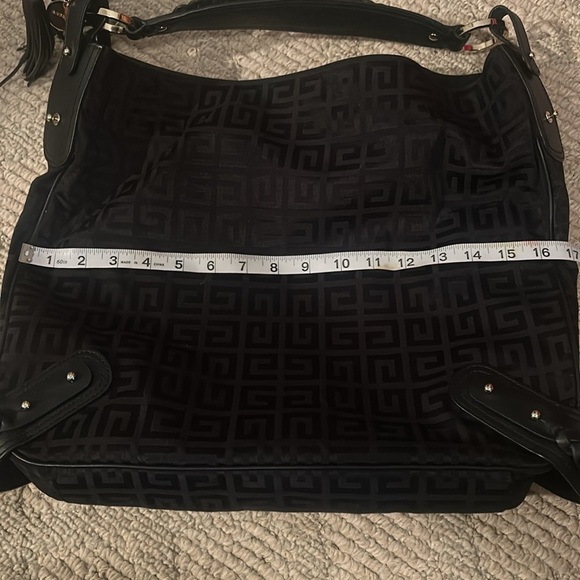 Givenchy Elegant Black Patterned Bag - Picture 14 of 15